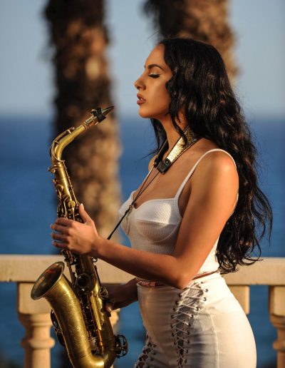 felicity saxophonist whitesax events, at the beach with saxophone